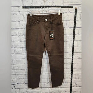 Denim Fueled Premium brown pants in a skinny fit with a mid-rise waist Size 5
